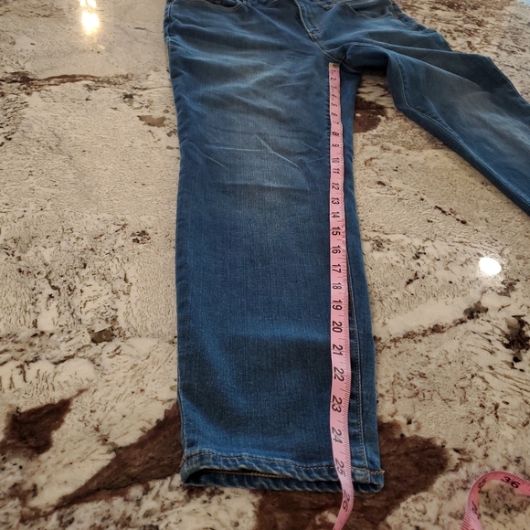 Two by Vince Camuto Jeans - Picture 8 of 17